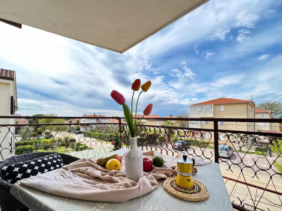 Apartments Valerian Novigrad Istria Exterior foto